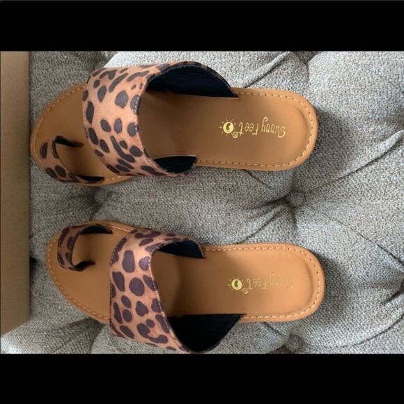 Leopard  Toe  Sandals - Picture 7 of 14